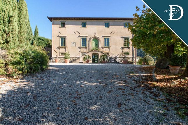 Villa for sale in Via di Villa Fontana, Lucca, Toscana