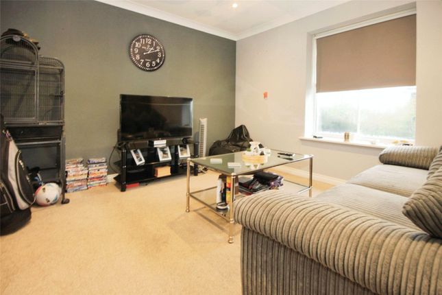 Flat for sale in Grant Close, Wickford, Essex