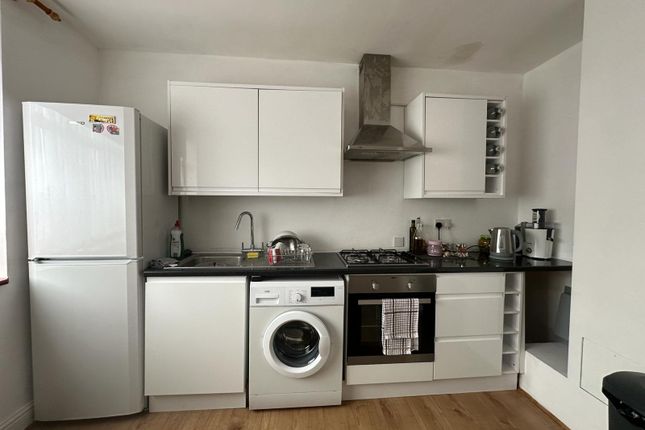 Flat to rent in Evanston Gardens, Ilford