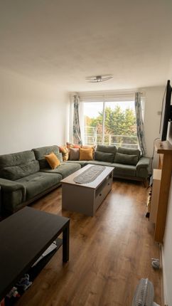 4, Blackwell Close, Harrow photo 3