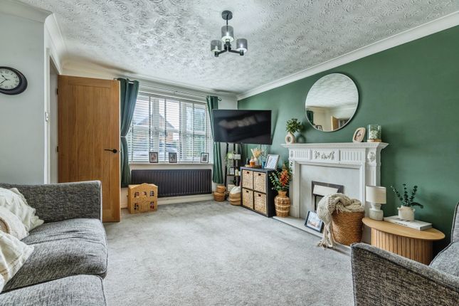 35, Burrs Lea Close, Greater Manchester photo 2
