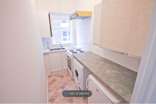 Flat, Queens Road, Beeston, Nottingham photo 3