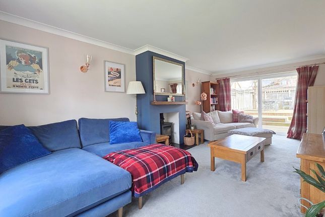 48, Dukes Wood, Crowthorne photo 3