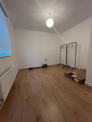 Flat to rent in Gladwin Way, Harlow