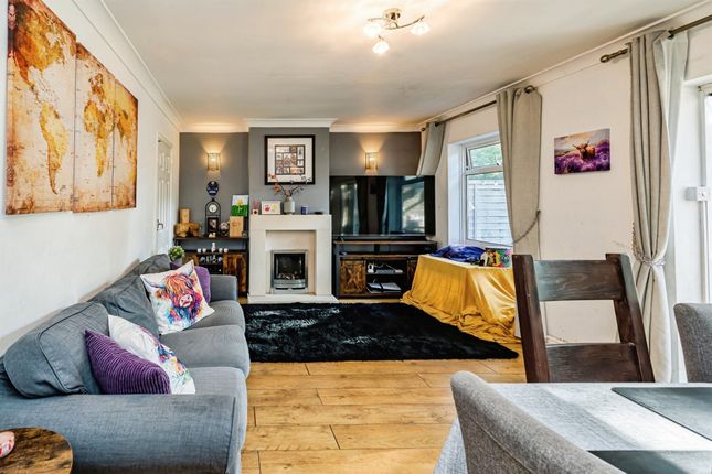 5, Conifer Rise, HIGH WYCOMBE photo 2