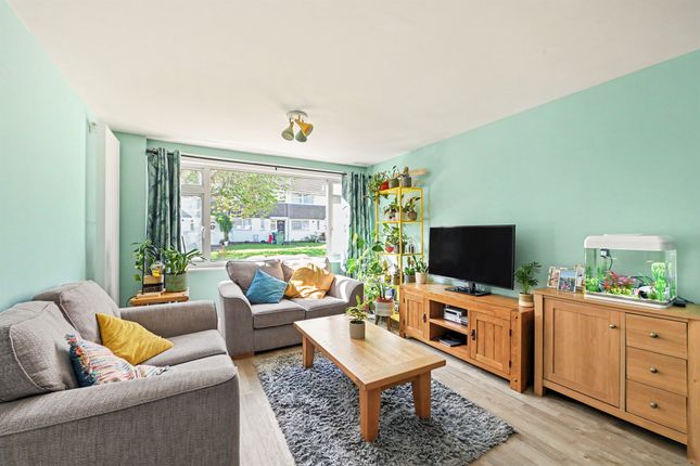 10, Faversham Close, Tring photo 2