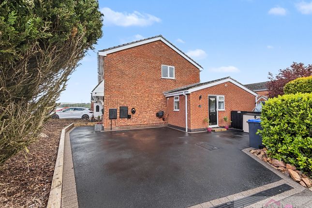 18 Rennie Crescent, Leek photo 3