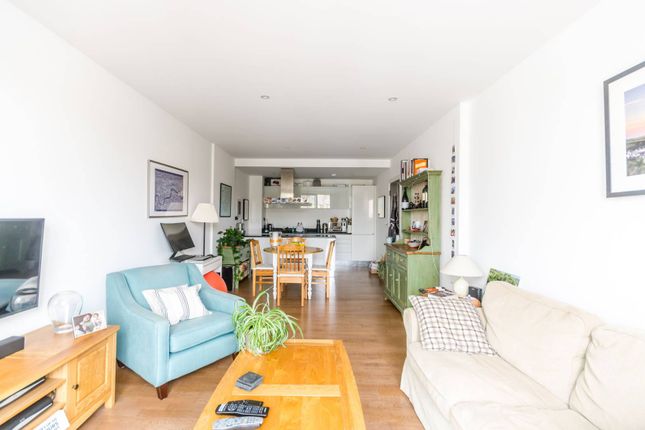 Thumbnail Flat to rent in Alexandra Avenue, Battersea Park, London