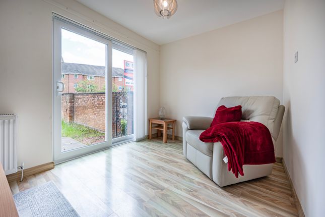2 Tullis Court, Glasgow photo 4