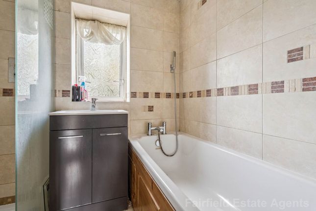 10 Puttenham Close, Watford photo 4