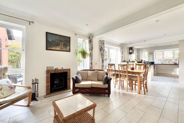 21, Mandelyns, Northchurch, Berkhamsted photo 3