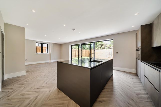 2, Eagleton Drive, Hayes photo 2