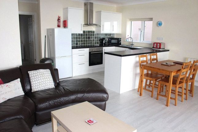 Apartment 3,, Apt 3 (17) Coastal View, Pendine photo 4