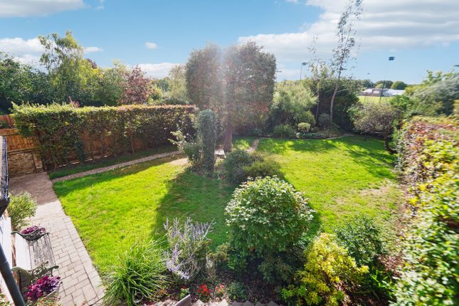 79, Mayflower Way, Farnham Common photo 3