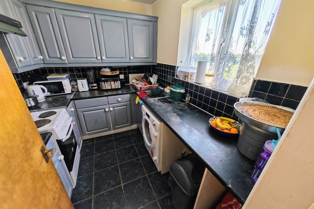 31, Frensham Close, Southall photo 2