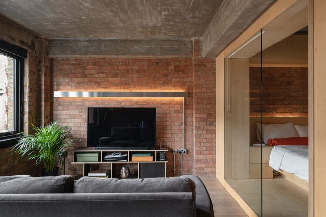 1-bed flat on Gun Place, London, £500,000