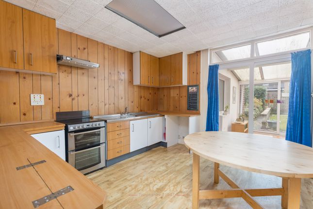 8 De La Warr Road, East Grinstead photo 2