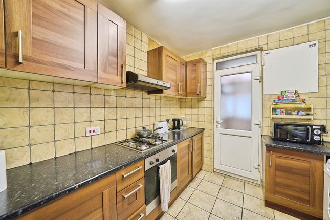 78, Masons Avenue, Harrow photo 3
