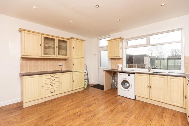 31, Smawthorne Avenue, Castleford photo 4