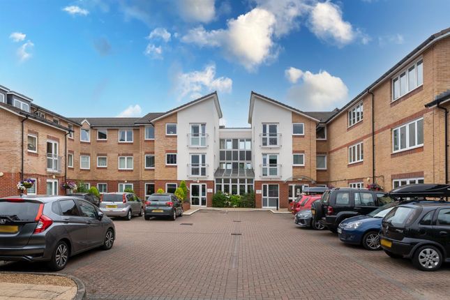 Thumbnail Flat for sale in Millfield Court, Ifield, Crawley