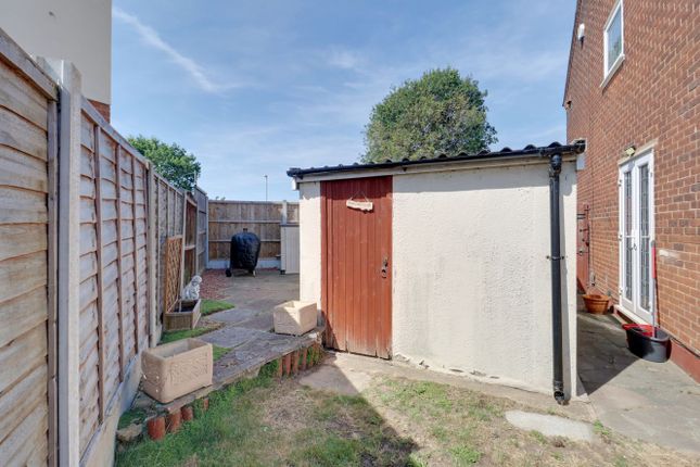 129, Garron Lane, South Ockendon photo 3