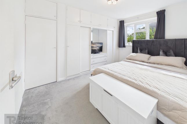 54, Taunton Lane, Coulsdon photo 4