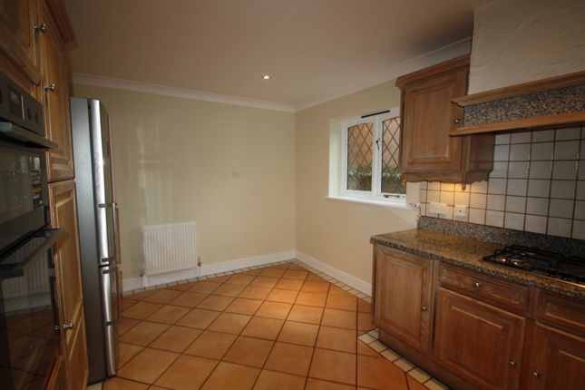 9, Weylands Park, Weybridge photo 4