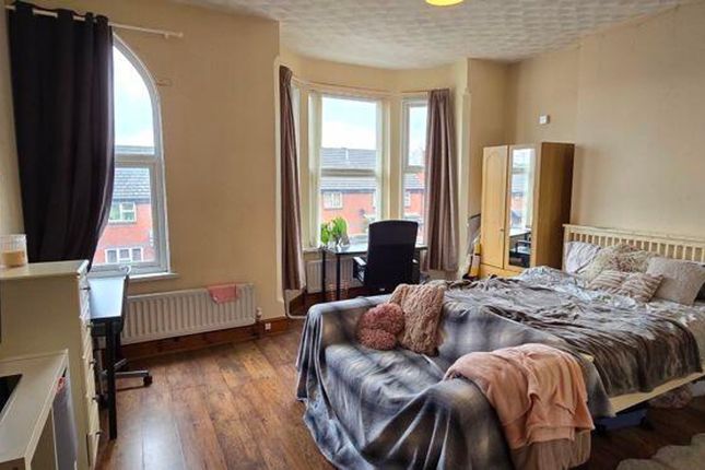 A Spacious And Bright Large Double Bedroom Featuri...