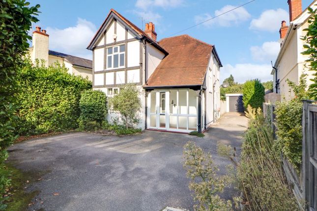 Thumbnail Detached house for sale in Chertsey Road, Windlesham