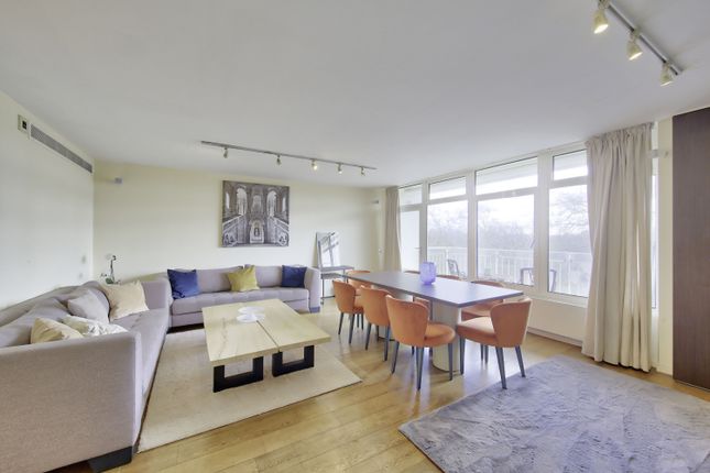 Thumbnail Flat to rent in Falmouth House, Clarendon Place, London