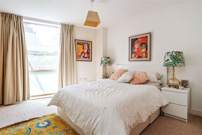 82 Roden Court, 115, Hornsey Lane, London photo 3