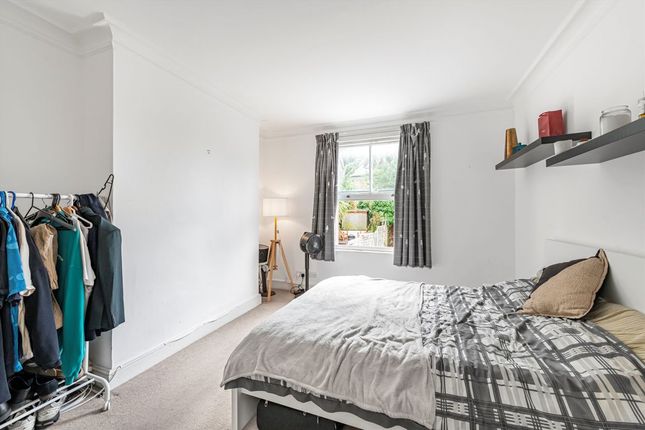 Flat 2, 127, East Hill, London photo 2