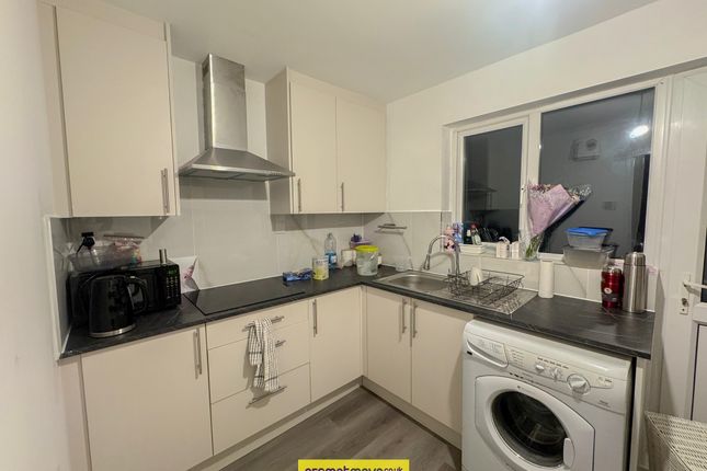 Repton Close, Luton photo 3