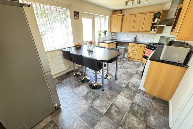 17 Willow Grove, Willenhall photo 4