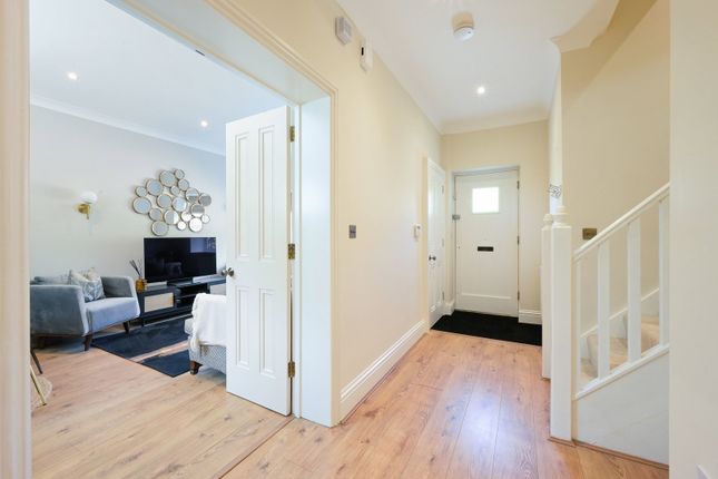 Farriers, Stangrave Mews, Godstone photo 3