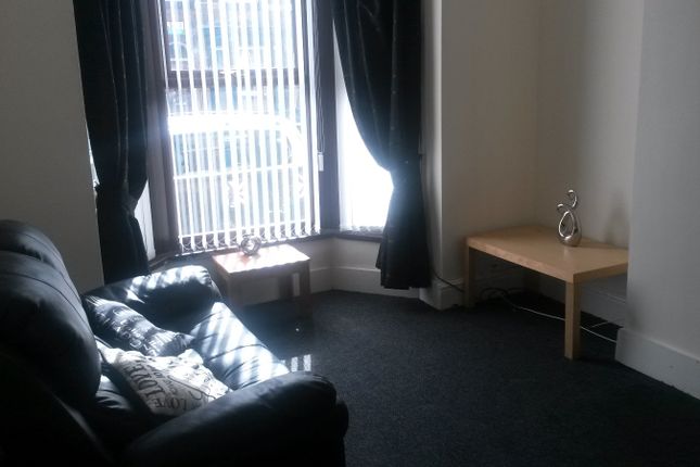 18, Ashville Grove, Leeds photo 2