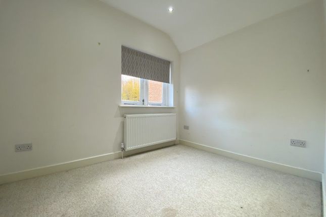 Cottage to rent in Upton Park, Slough