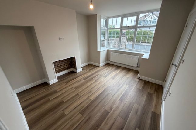 22, Hawthorn Avenue, Luton photo 3