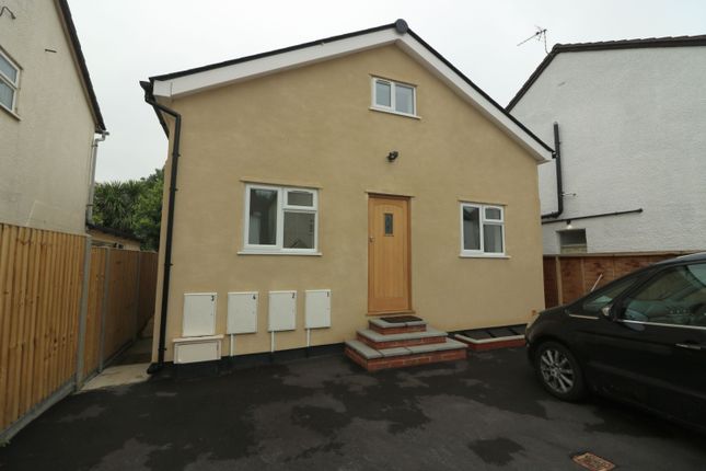 Thumbnail Maisonette to rent in 18 New Road, Staines-Upon-Thames, Middlesex