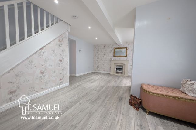 28 Seymour Street, Mountain Ash photo 2