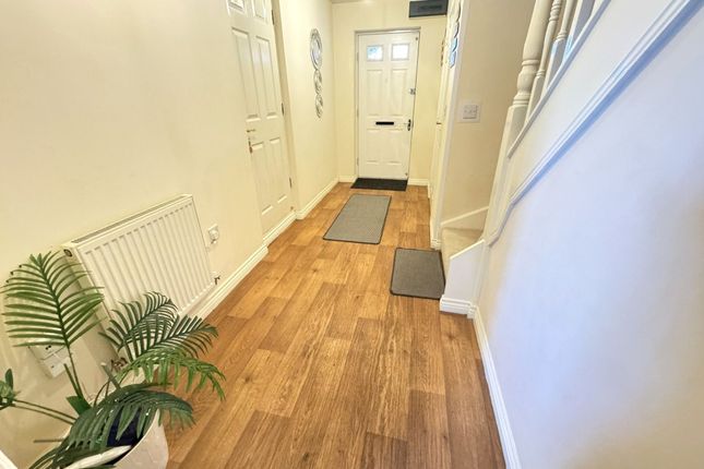 17 Willow Grove, Willenhall photo 3