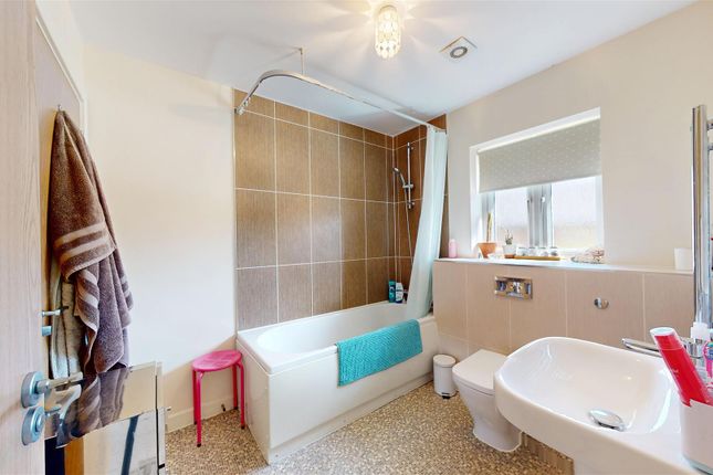 Jack &amp; Jill Bathroom