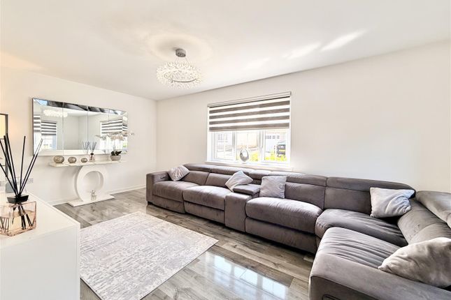 1, Nutberry Crescent, Hamilton photo 2