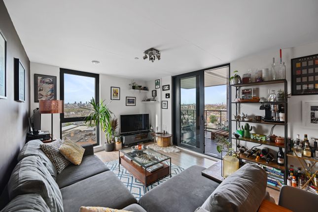 Flat for sale in Rotherhithe New Road, London