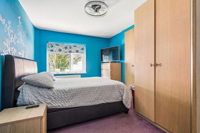 261 Hayling Road, Watford photo 4