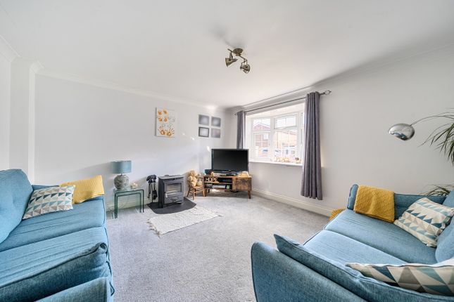 5, Randall Close, Southampton photo 4