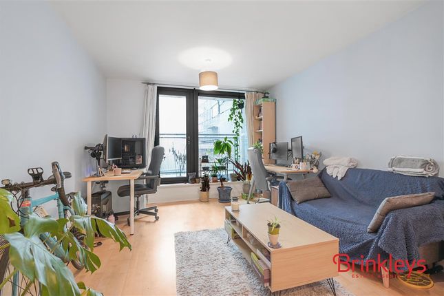 Thumbnail Flat to rent in Red Lion Square, Wandsworth High Street, London