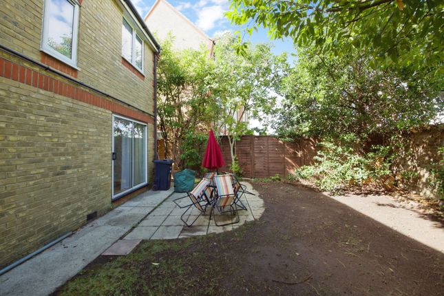 18, Putney Gardens, Romford photo 4