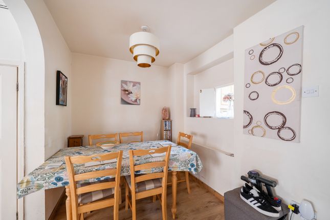 4, Fyne Close, Swindon photo 4