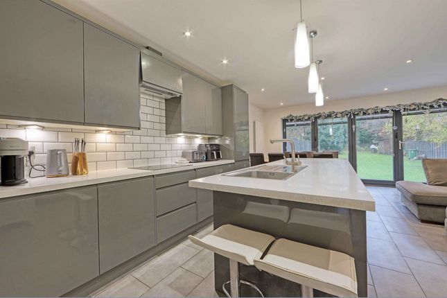 24 Mount Close, High Wycombe photo 5